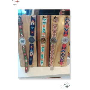 Barisan dari Macrame Watch Penuh Warna